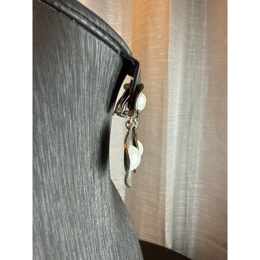 Silvertone with Pearl Dangle Disk Clip on Earrings - Picture 2 of 4